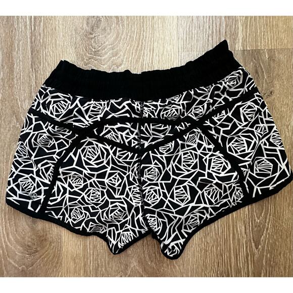 Lululemon | Run Speed Short | 4 Way stretch | Lined | Black/White Rose | SZ 6‎ - Picture 7 of 8